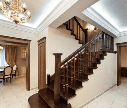 Деревянная лестница из массива сосны